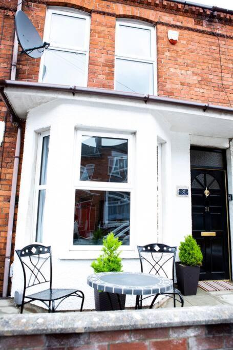 Cheerful 2 Bedroom House In The Heart Of Belfast Dış mekan fotoğraf